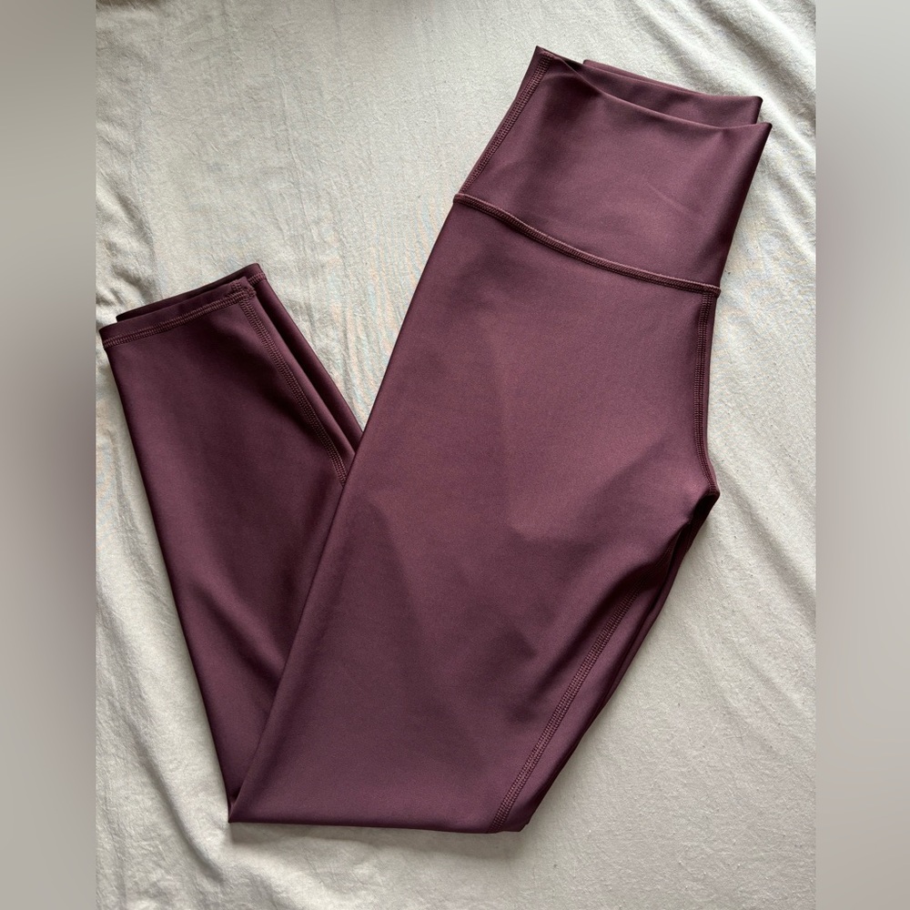 Women’s Alo Leggings. Size medium. Amazing condition!!